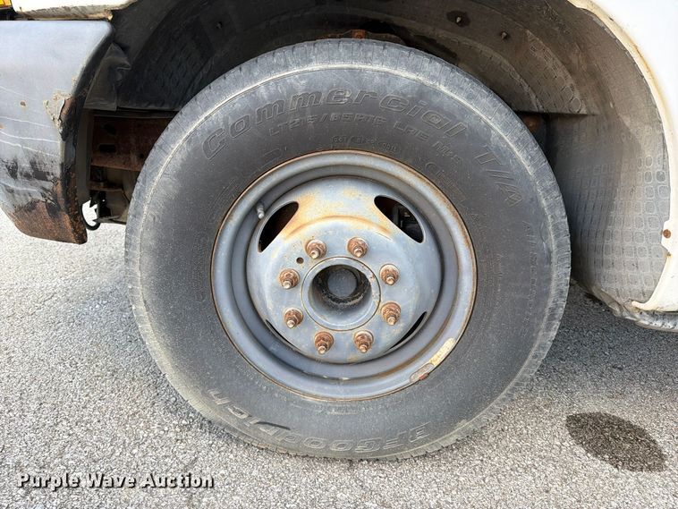 image for item FU5012 1999 Ford F350 Super Duty flatbed pickup truck