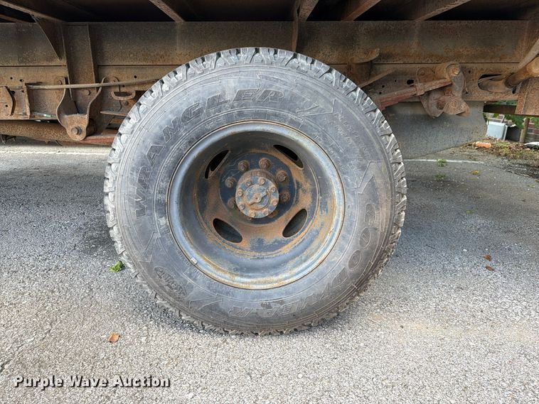 image for item FU5012 1999 Ford F350 Super Duty flatbed pickup truck