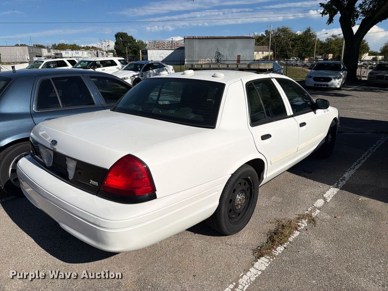 image for item FU5016 2011 Ford Crown Victoria Police Interceptor 