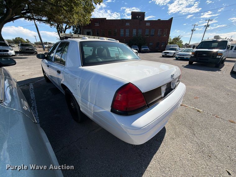image for item FU5016 2011 Ford Crown Victoria Police Interceptor 
