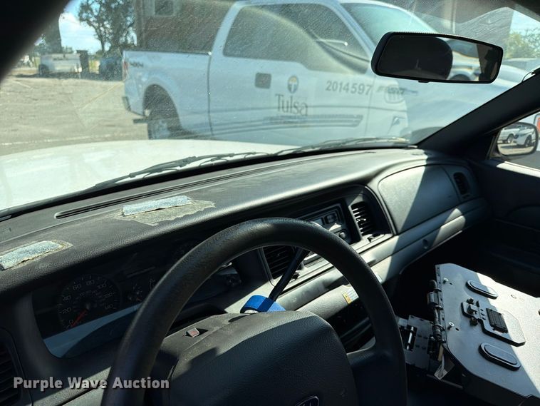 image for item FU5016 2011 Ford Crown Victoria Police Interceptor 