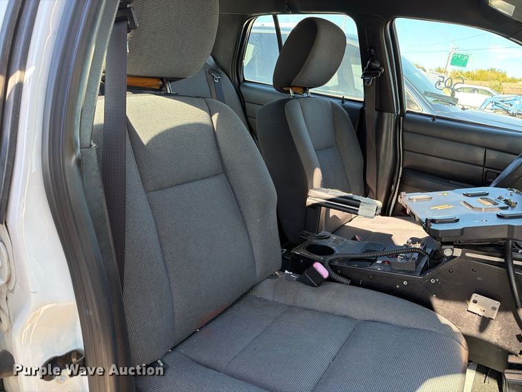 image for item FU5016 2011 Ford Crown Victoria Police Interceptor 