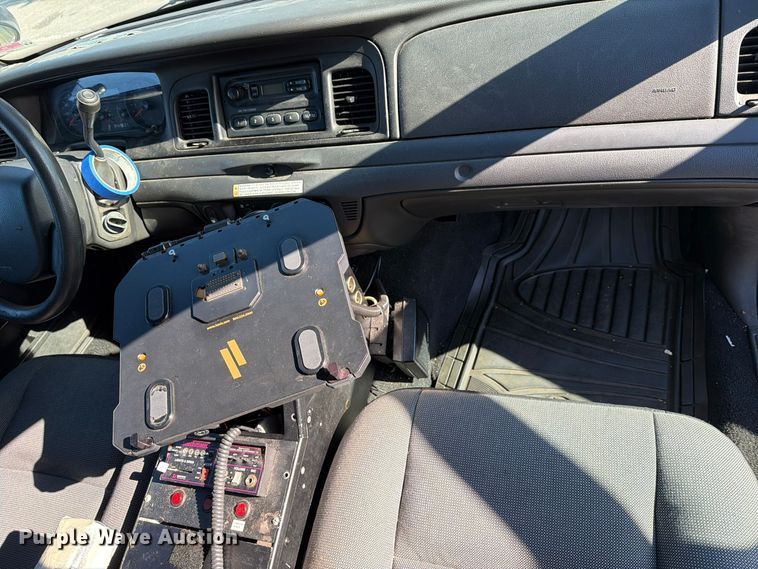 image for item FU5016 2011 Ford Crown Victoria Police Interceptor 