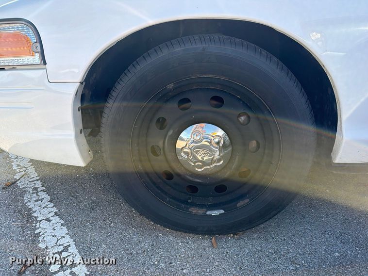 image for item FU5016 2011 Ford Crown Victoria Police Interceptor 