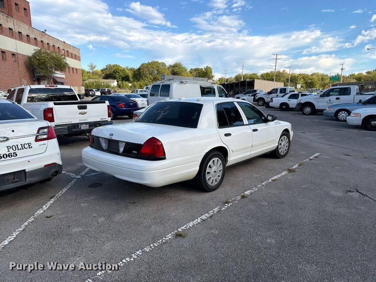 image for item FU5019 2011 Ford Crown Victoria Police Interceptor 