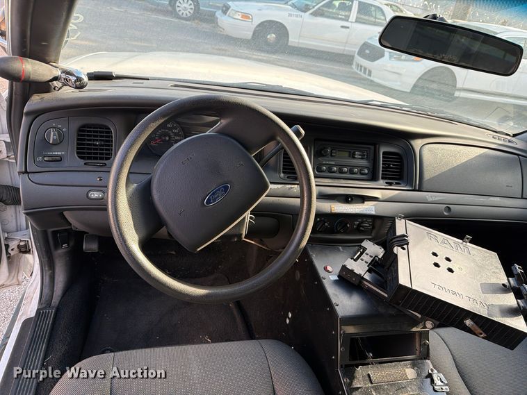 image for item FU5019 2011 Ford Crown Victoria Police Interceptor 