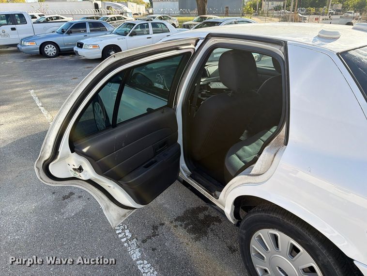 image for item FU5019 2011 Ford Crown Victoria Police Interceptor 