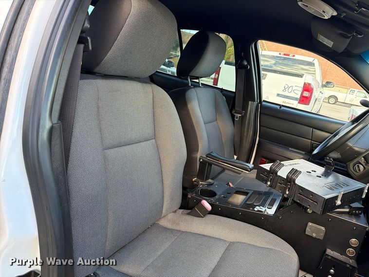 image for item FU5019 2011 Ford Crown Victoria Police Interceptor 