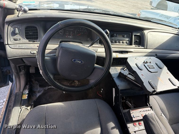 image for item FU5021 2011 Ford Crown Victoria Police Interceptor 