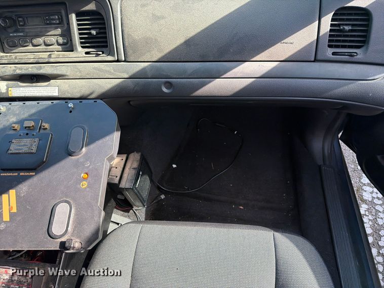 image for item FU5021 2011 Ford Crown Victoria Police Interceptor 