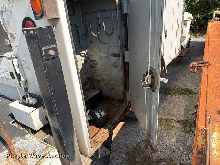 image for item FU5026 2008 International DuraStar 4300 utility / service truck