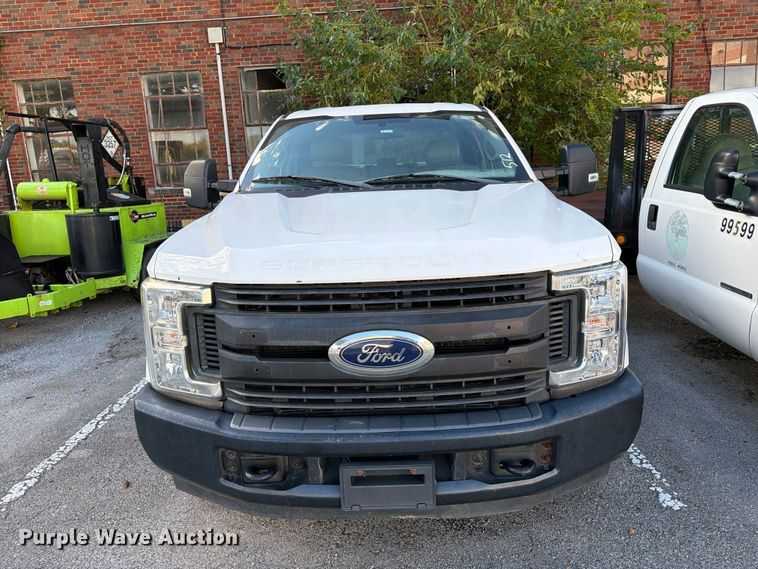 image for item FU5028 2017 Ford F250 Super Duty Ext. Cab flatbed pickup truck