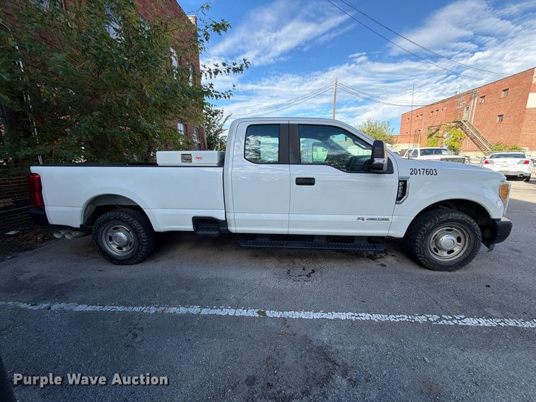image for item FU5028 2017 Ford F250 Super Duty Ext. Cab flatbed pickup truck
