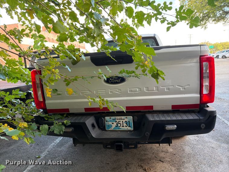 image for item FU5028 2017 Ford F250 Super Duty Ext. Cab flatbed pickup truck