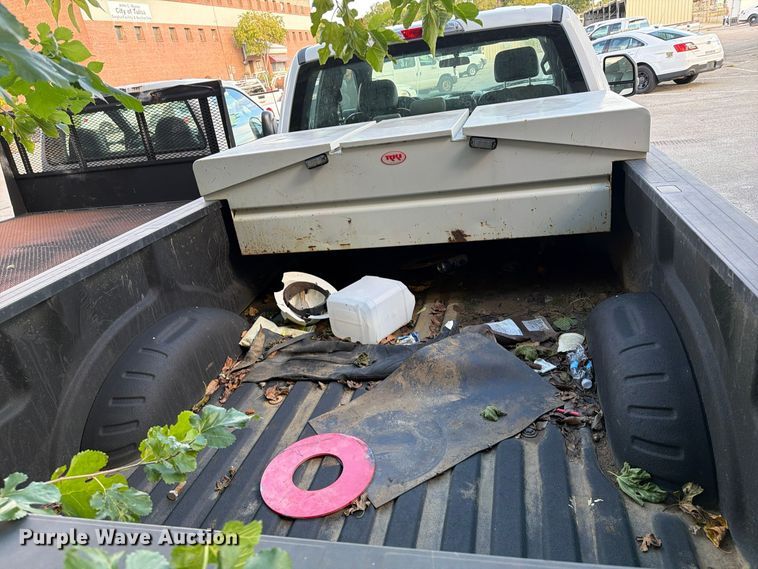 image for item FU5028 2017 Ford F250 Super Duty Ext. Cab flatbed pickup truck