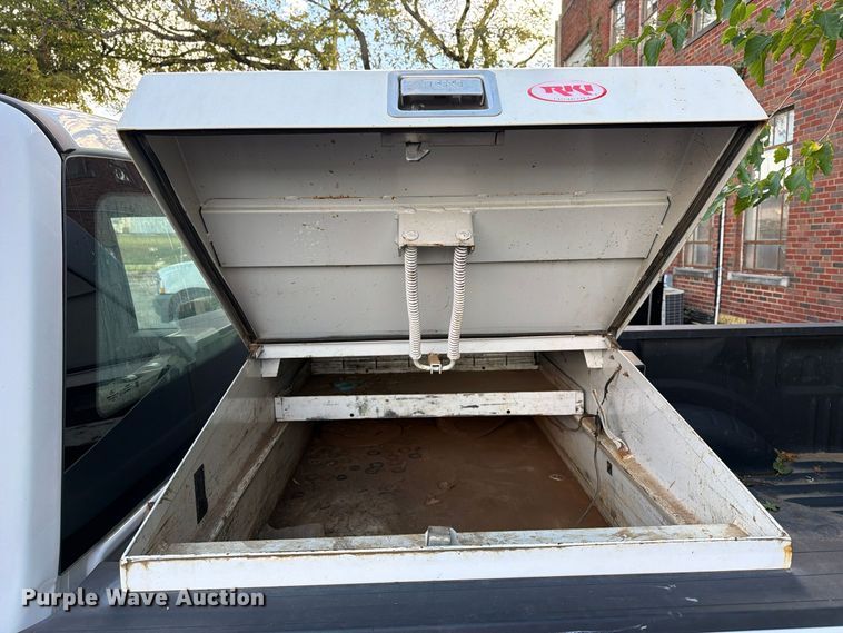 image for item FU5028 2017 Ford F250 Super Duty Ext. Cab flatbed pickup truck