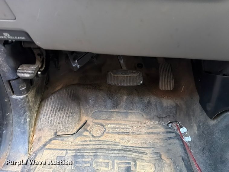 image for item FU5028 2017 Ford F250 Super Duty Ext. Cab flatbed pickup truck