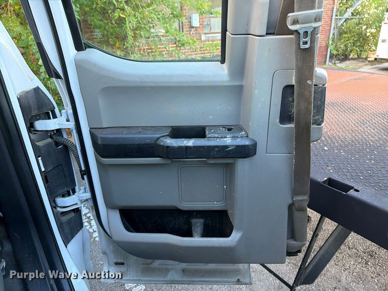 image for item FU5028 2017 Ford F250 Super Duty Ext. Cab flatbed pickup truck