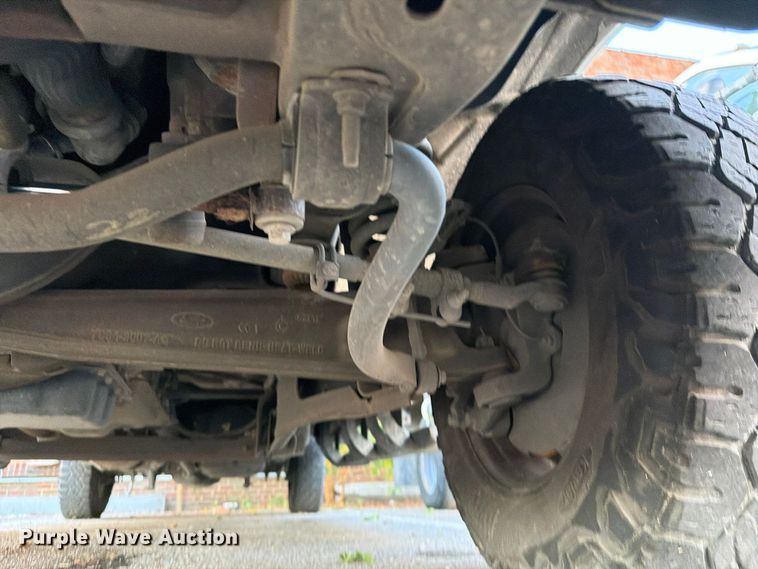 image for item FU5028 2017 Ford F250 Super Duty Ext. Cab flatbed pickup truck
