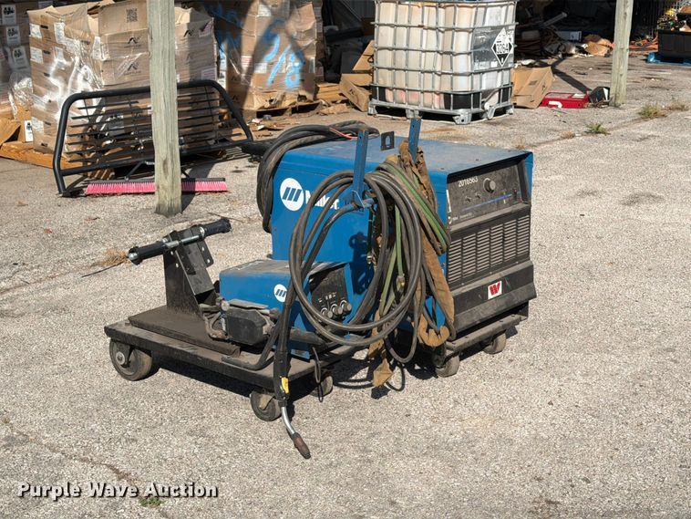 image for item FU5047 Miller DeltaWeld 652 welder