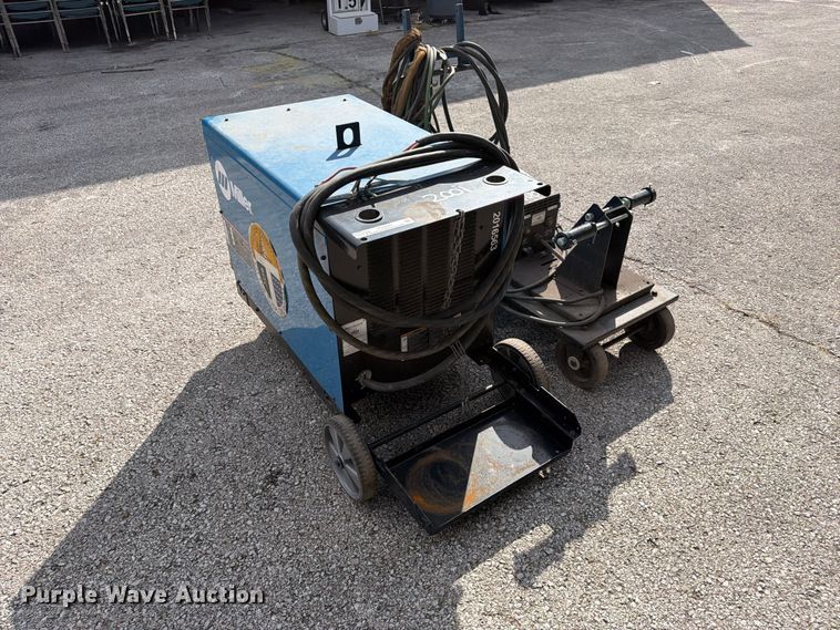 image for item FU5047 Miller DeltaWeld 652 welder