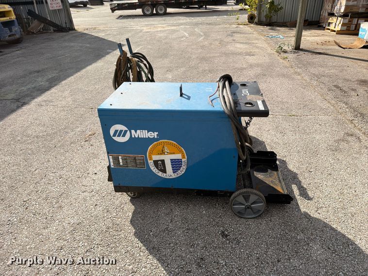 image for item FU5047 Miller DeltaWeld 652 welder