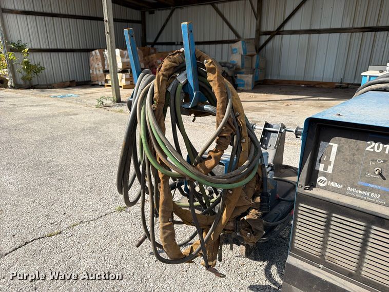 image for item FU5047 Miller DeltaWeld 652 welder