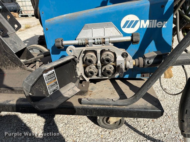 image for item FU5047 Miller DeltaWeld 652 welder