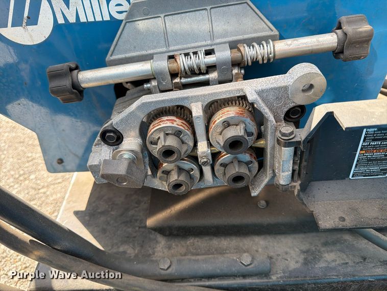 image for item FU5047 Miller DeltaWeld 652 welder