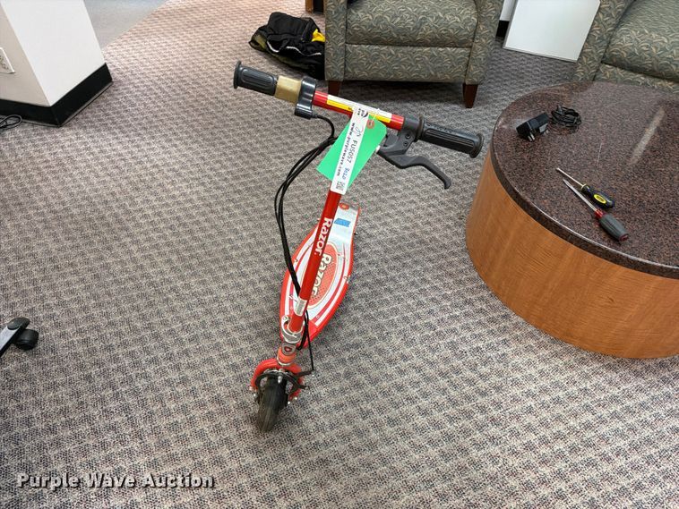 image for item FU5057 Razor E150 electric Scooter