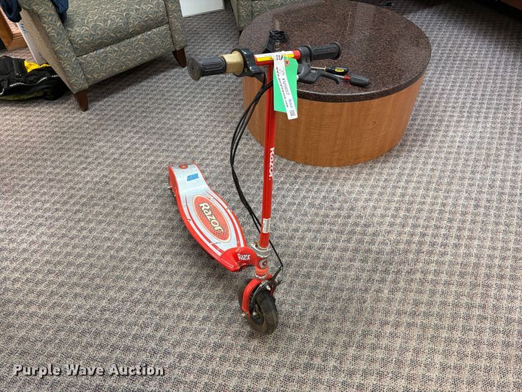 image for item FU5057 Razor E150 electric Scooter