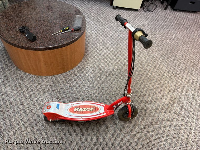 image for item FU5057 Razor E150 electric Scooter