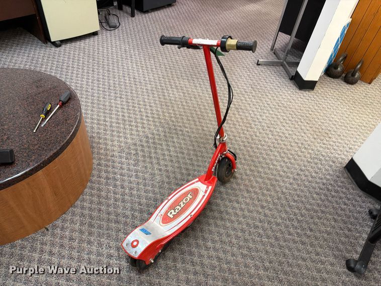 image for item FU5057 Razor E150 electric Scooter