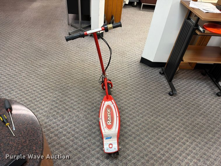 image for item FU5057 Razor E150 electric Scooter