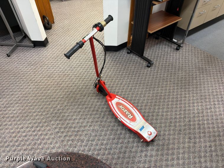 image for item FU5057 Razor E150 electric Scooter