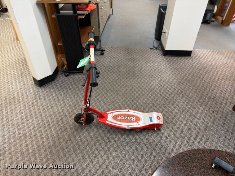 image for item FU5057 Razor E150 electric Scooter