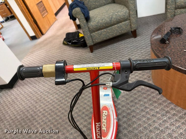 image for item FU5057 Razor E150 electric Scooter