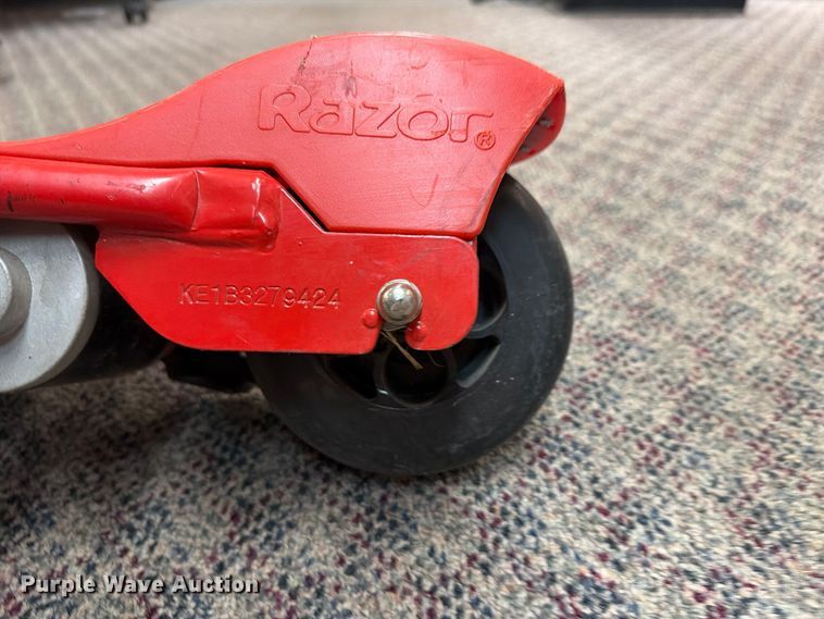 image for item FU5057 Razor E150 electric Scooter
