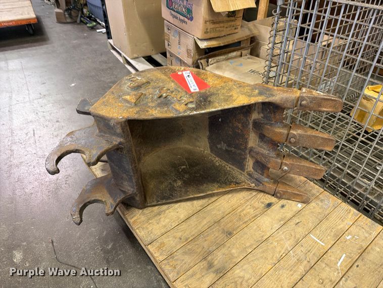 image for item FU5078 Tooth Pro backhoe bucket