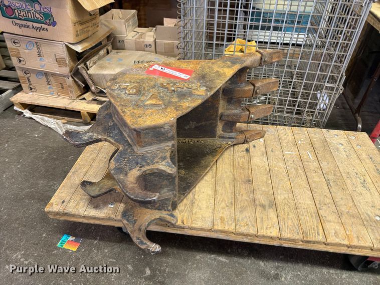 image for item FU5078 Tooth Pro backhoe bucket