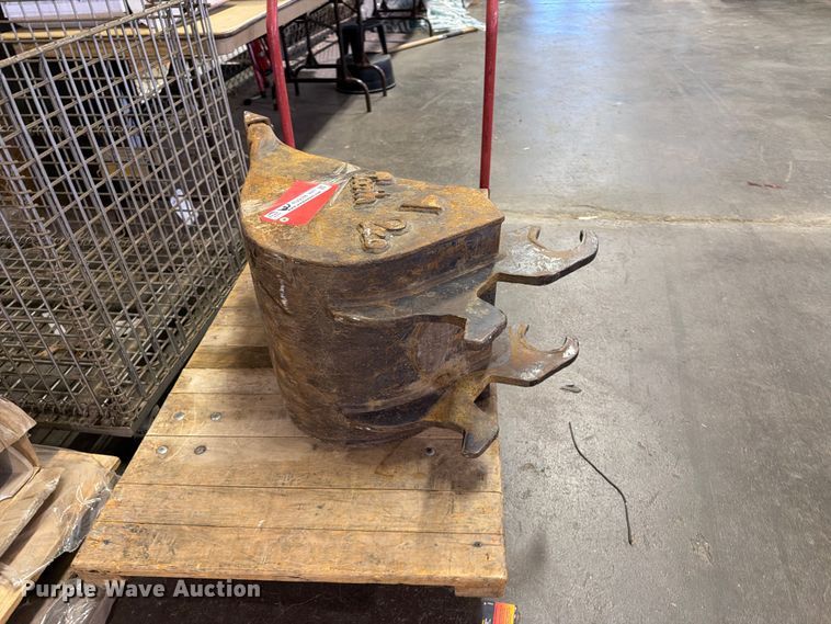 image for item FU5078 Tooth Pro backhoe bucket