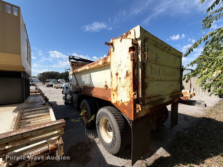 image for item FU5094 2011 International WorkStar 7400 dump truck