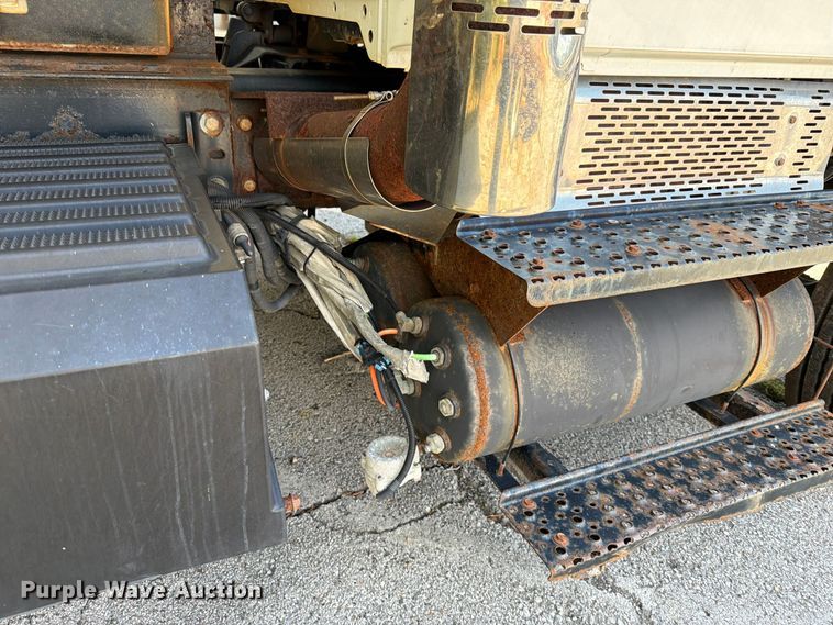 image for item FU5094 2011 International WorkStar 7400 dump truck