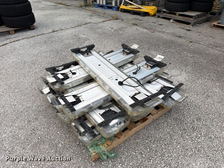 image for item FU5095 (9) Whelen light bars