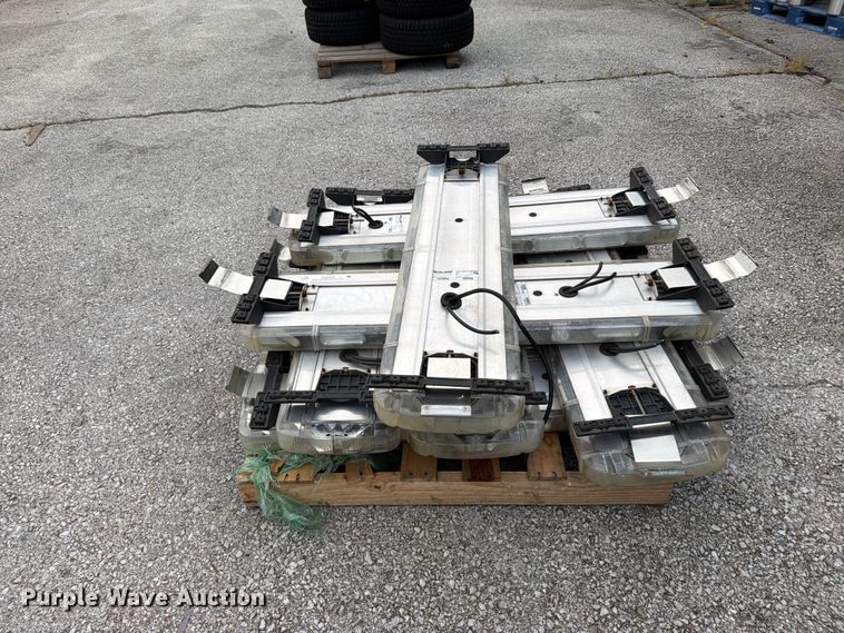 image for item FU5095 (9) Whelen light bars