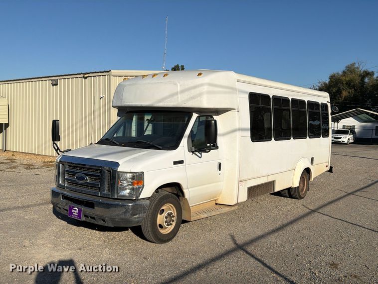 image for item FU6014 2013 Ford E450 shuttle bus