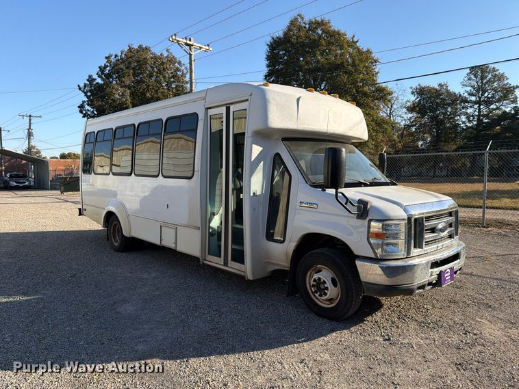 image for item FU6014 2013 Ford E450 shuttle bus