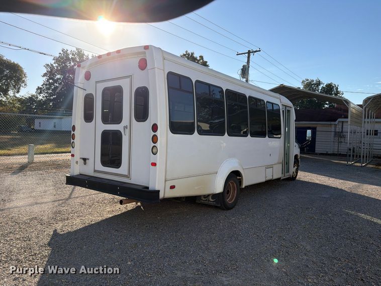 image for item FU6014 2013 Ford E450 shuttle bus