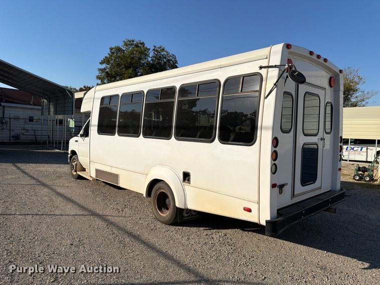 image for item FU6014 2013 Ford E450 shuttle bus
