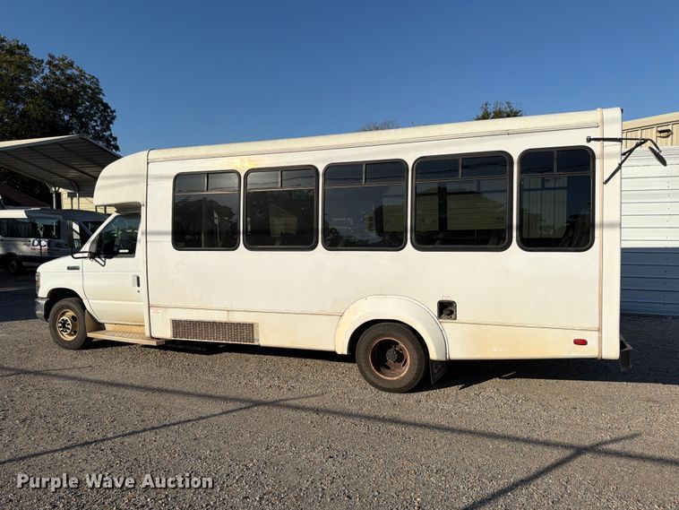 image for item FU6014 2013 Ford E450 shuttle bus
